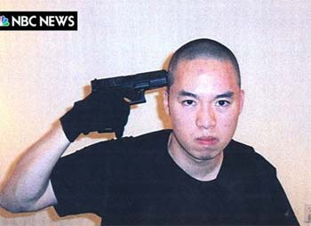 Một bức ảnh khác của Cho Seung-hui. Ảnh: NBC News.