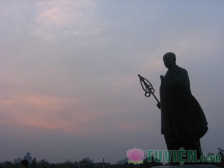 Xuanzang_Da_Yan_Ta_statue.jpg