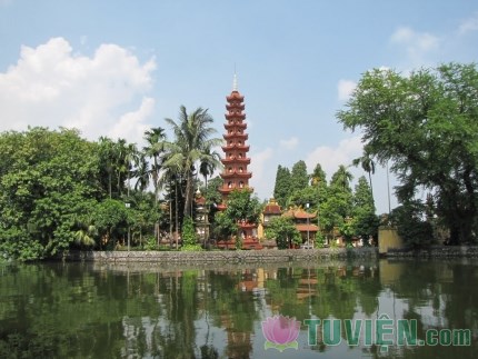 Dạo quanh những ngôi chùa cổ và đẹp nhất Hà Nội