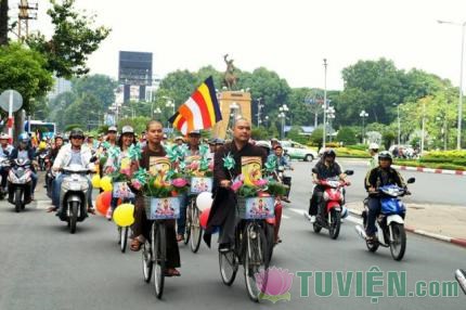 Diễu hành xe đạp hướng về ngày Phật đản