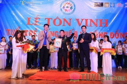 Phật tử trẻ nhận giải thưởng vì cộng đồng